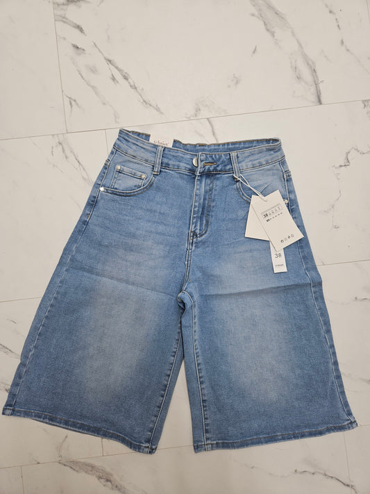 Darby 3/4 Shorts